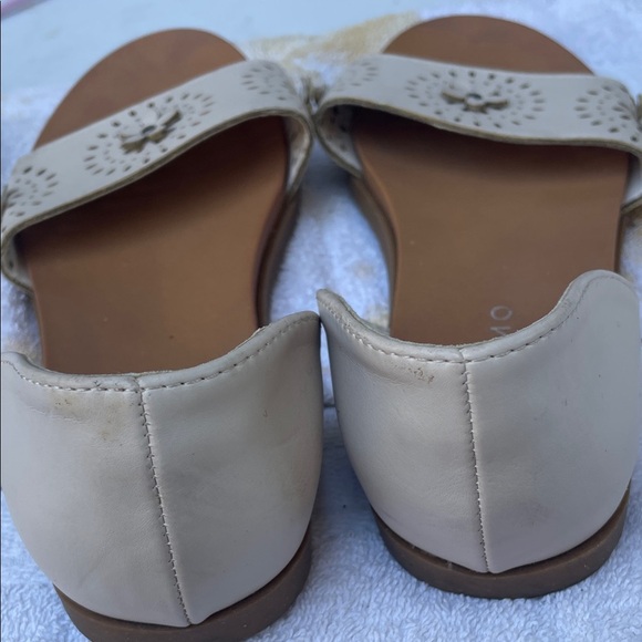Cream Floral Women's Sandals - Picture 2 of 2